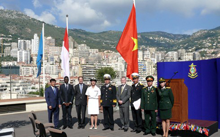 Lễ thượng cờ Việt Nam tại tổ chức Thủy đạc quốc tế.
